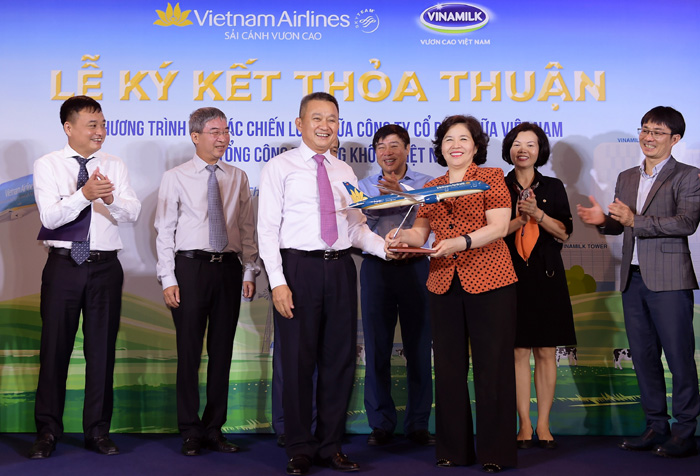 vietnam airlines va vinamilk hop tac chien luoc cung phat trien thuong hieu