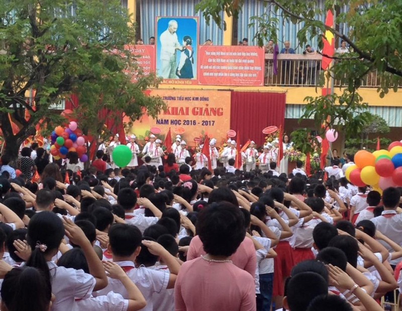 ha noi han hoan ngay hoi toan dan dua tre den truong