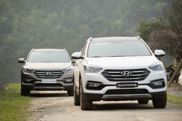 hyundai santa fe tucson va elantra dong loat giam gia 30 trieu