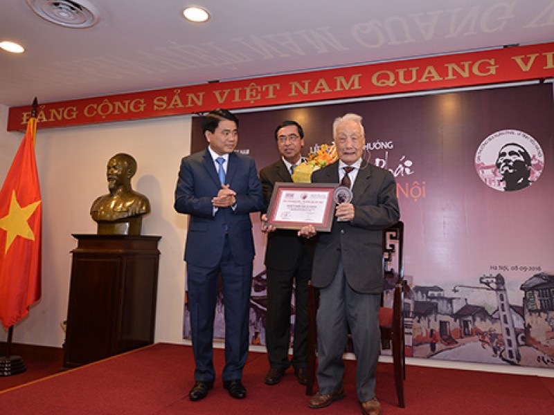 nguoi gom nhung ve dep binh di