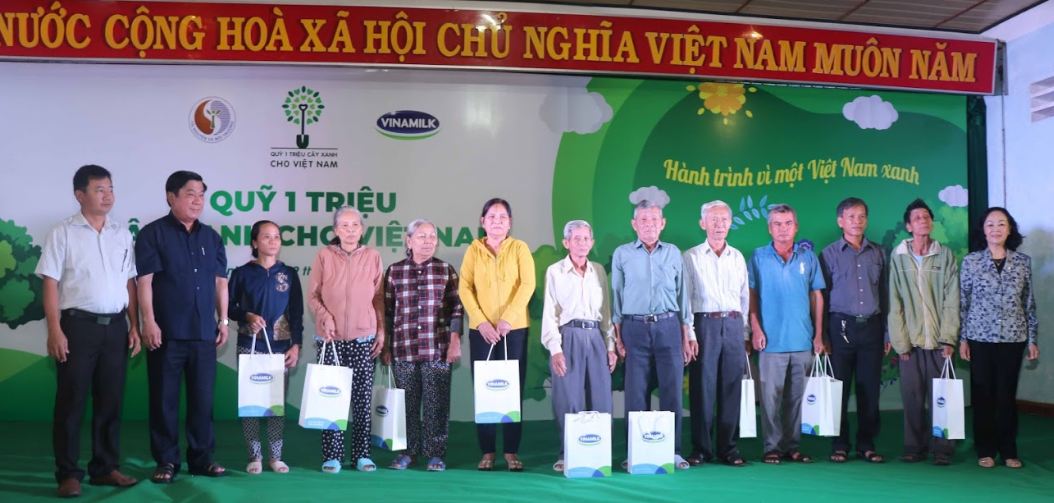 vinamilk gop phan nang cao nhan thuc bao ve moi truong tai binh dinh