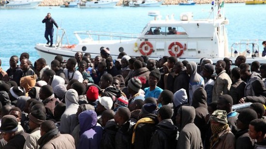 Hàng trăm người di cư chết đuối, EU đứng trước sức ép chính sách nhập cư