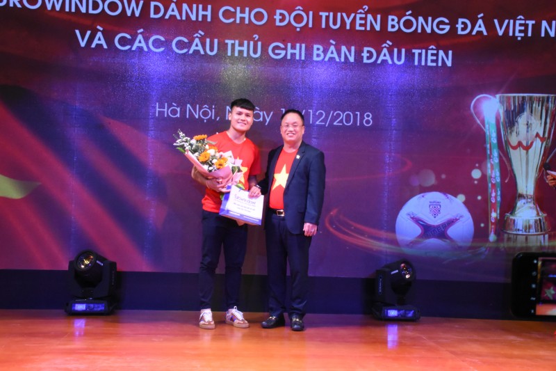 eurowindow trao thuong hon 3 ty dong cho doi tuyen bong da viet nam