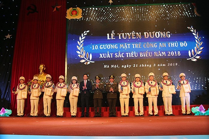 tuyen duong 10 guong mat tre cong an xuat sac cua thu do