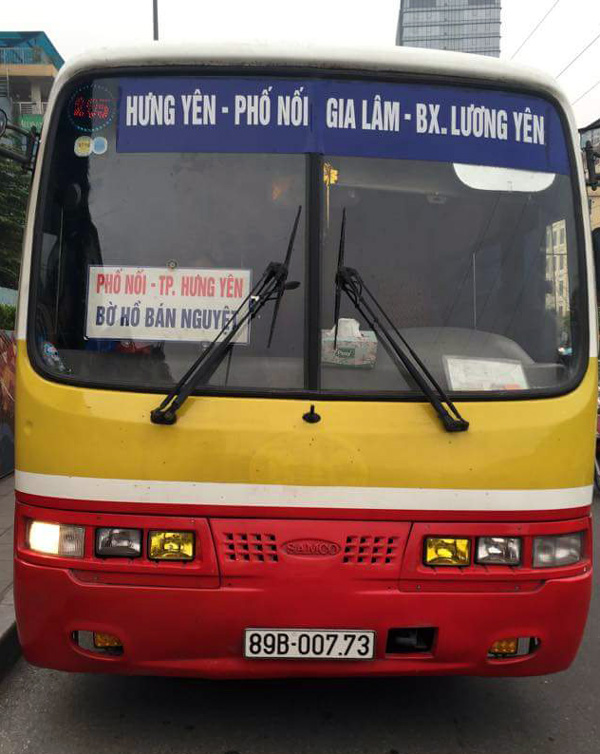 ha noi giay phep la cua chiec xe di vao pho cam