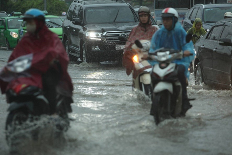 du bao thoi tiet 125 ha noi co mua lon de phong dong loc