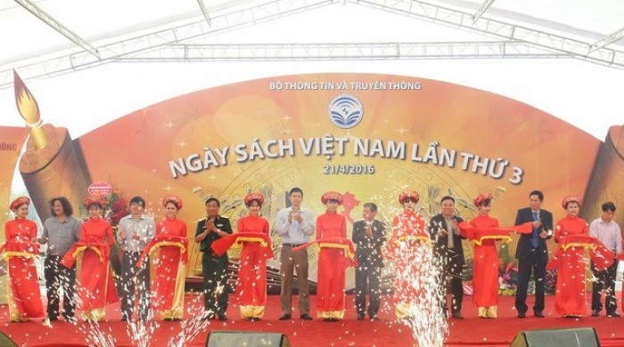 khai mac ngay sach viet nam lan thu 3 nam 2016