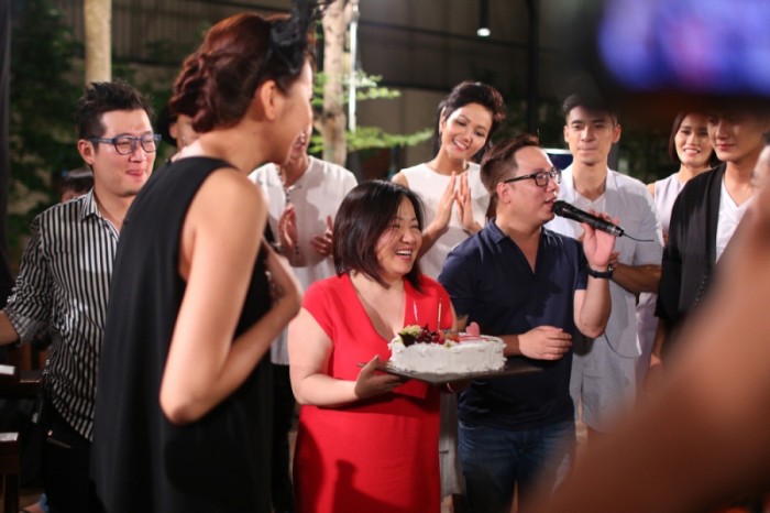 Thanh Hằng bất ngờ với tiệc sinh nhật cùng Vietnam’s Next Top Model