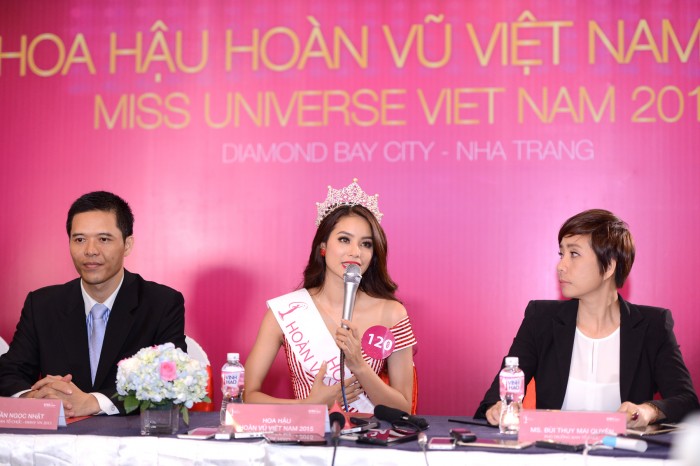 Phạm Thị Hương đăng quang Hoa hậu Hoàn vũ Việt Nam 2015