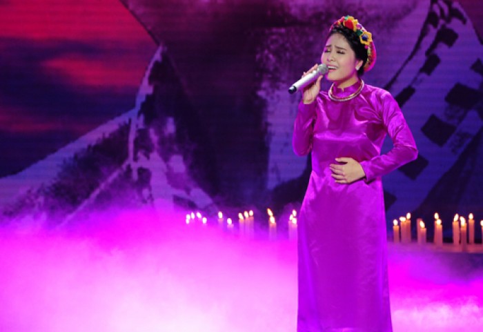 Kiều Anh mang 