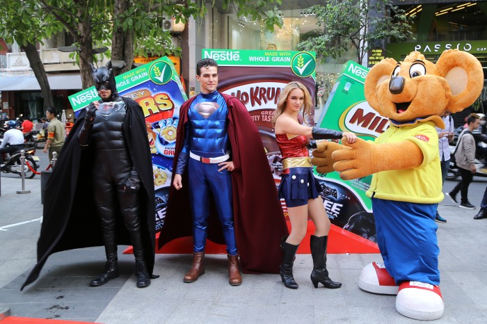 Nestlé ra mắt bánh ngũ cốc ăn sáng phiên bản Batman vs Superman
