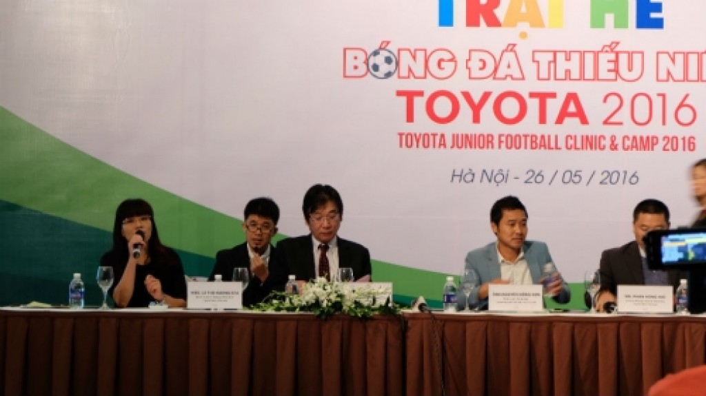 toyota vn hop bao gioi thieu trai he bong da thieu nien 2016