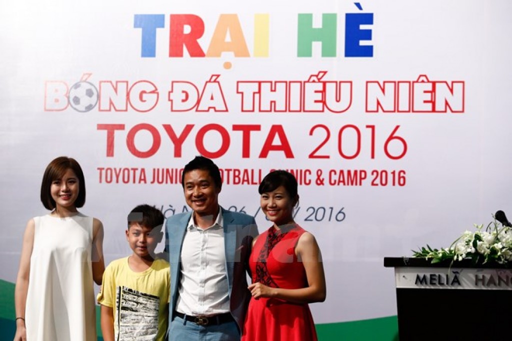 toyota vn hop bao gioi thieu trai he bong da thieu nien 2016