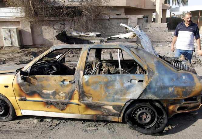 Cách đây một tuần, một vụ bom xe khác cũng xảy ra ở thủ đô Baghdad làm chết 35 người - Ảnh: Reuters