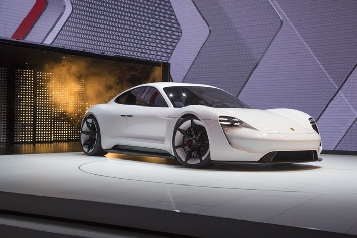 Porsche sẽ đầu tư gần một tỷ euro cho xe Mission E