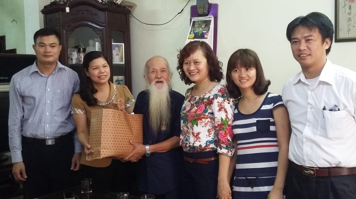LĐLĐ TP Hà Nội thăm và tặng quà các cán bộ tiền khởi nghĩa