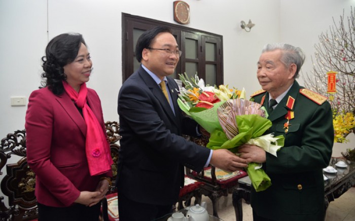 Bí thư Thành ủy Hoàng Trung Hải thăm, chúc Tết các đồng chí nguyên Bí thư Thành ủy Hà Nội