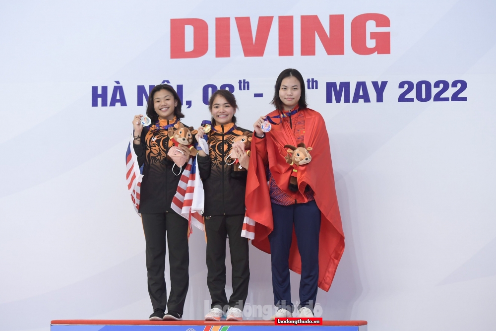 Đổi màu huy chương tại SEA Games 31 nữ VĐV Hà Nội bật khóc vui mừng