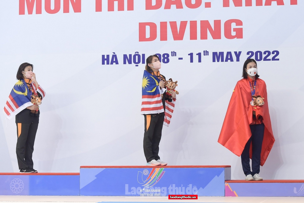 Đổi màu huy chương tại SEA Games 31 nữ VĐV Hà Nội bật khóc vui mừng