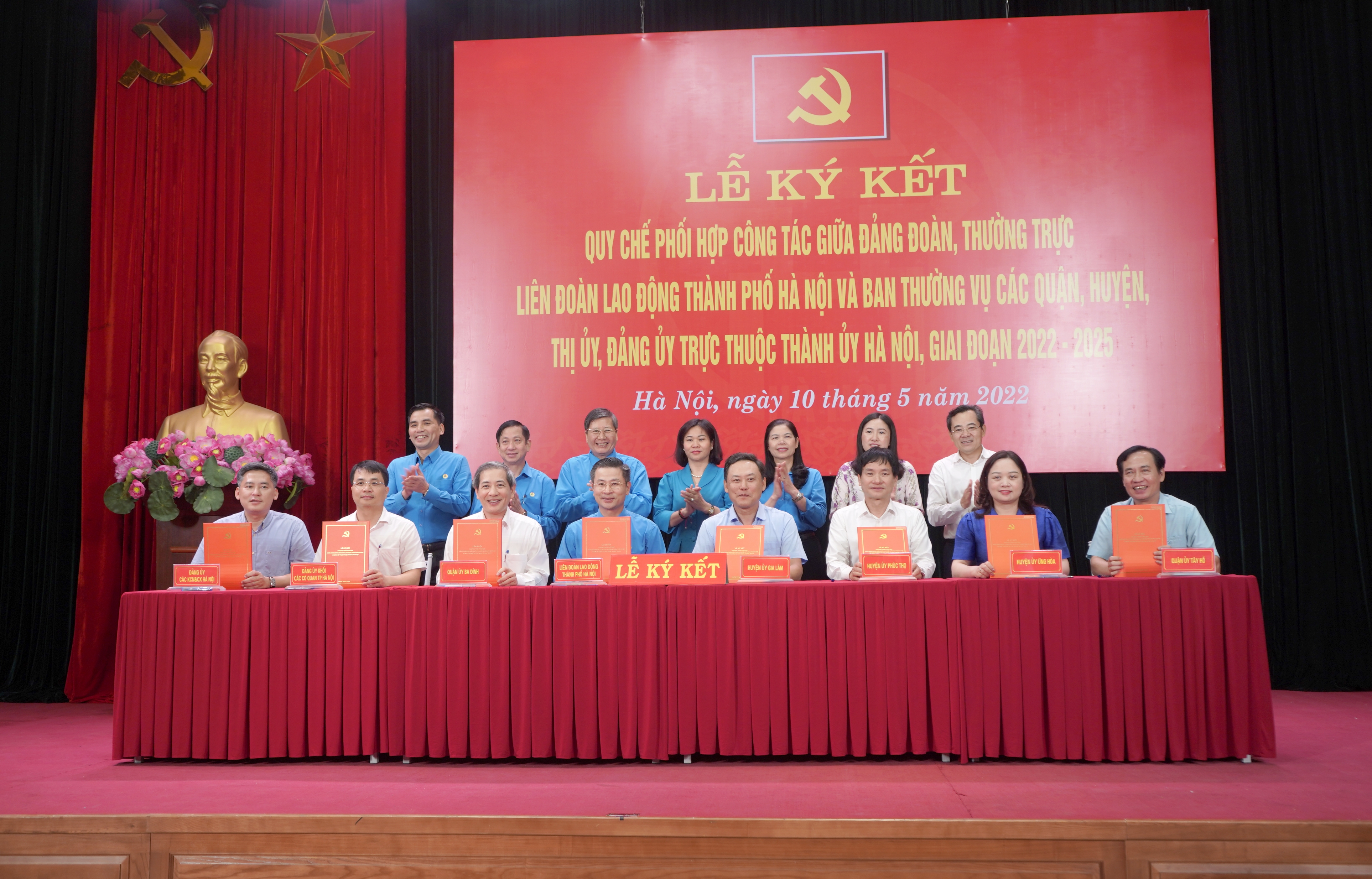 Đảng đoàn, Thường trực LĐLĐ Thành phố ký kết Quy chế phối hợp công tác với các Quận, Huyện, Thị ủy, Đảng ủy trực thuộc Thành ủy Hà Nội