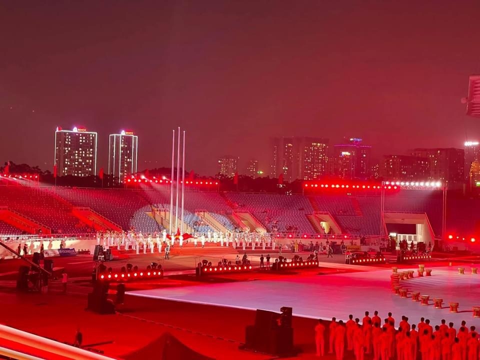 Sân vận động Quốc gia Mỹ Đình bừng sáng trước ngày khai mạc SEA Games 31