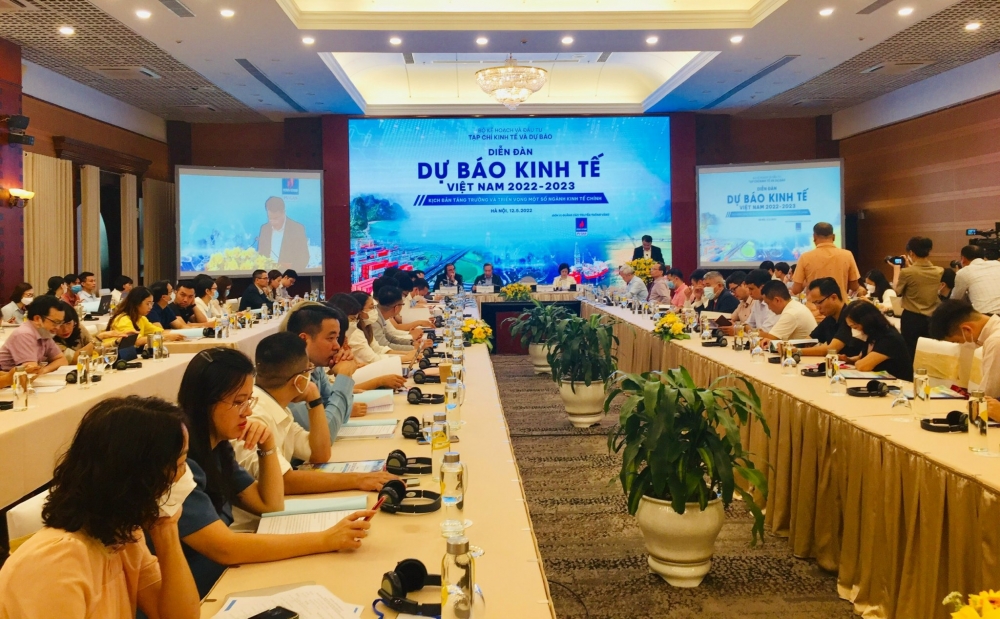 Dự báo kinh tế Việt Nam 2022-2023: Kịch bản tăng trưởng và triển vọng một số ngành kinh tế chính