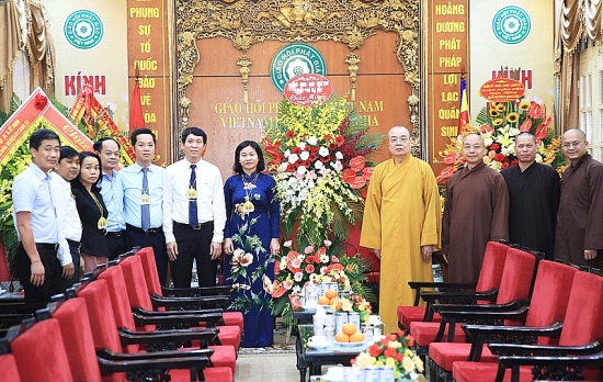 Lãnh đạo thành phố Hà Nội chúc mừng Giáo hội Phật giáo Việt Nam nhân dịp Đại lễ Phật đản