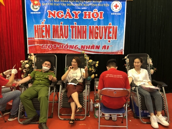 Công nhân, viên chức, người lao động huyện Phú Xuyên tích cực tham gia hiến máu tình nguyện
