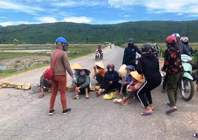 Quảng Bình: Hàng chục người dân chặn xe vào công trình nhiệt điện Quảng Trạch 1