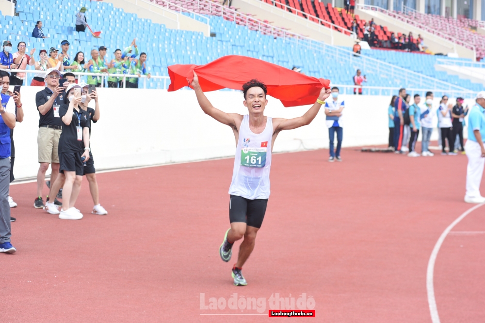 Hoàng Nguyên Thanh giành HCV thứ 20 cho điền kinh Việt Nam tại SEA Games 31