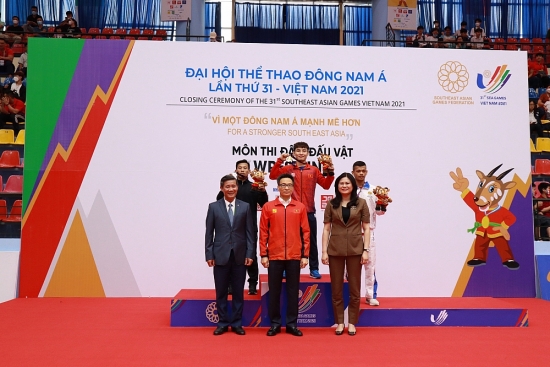 Phó Thủ tướng Vũ Đức Đam cổ vũ, động viên các vận động viên tại Nhà thi đấu Gia Lâm, Hà Nội