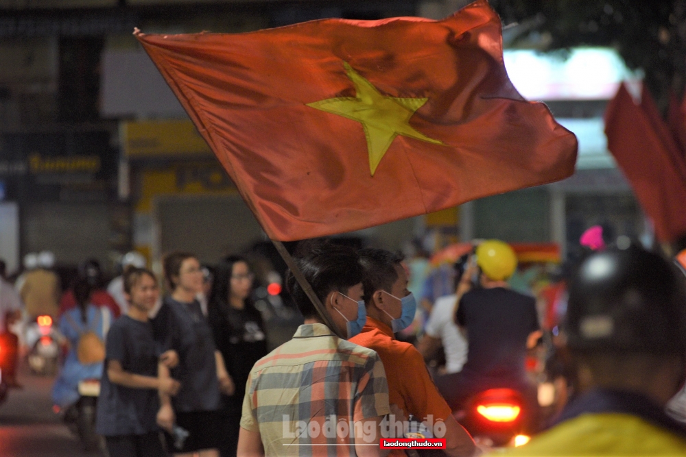 Người hâm mộ Thủ đô mừng chiến thắng tuyển bóng đá U23 Việt Nam