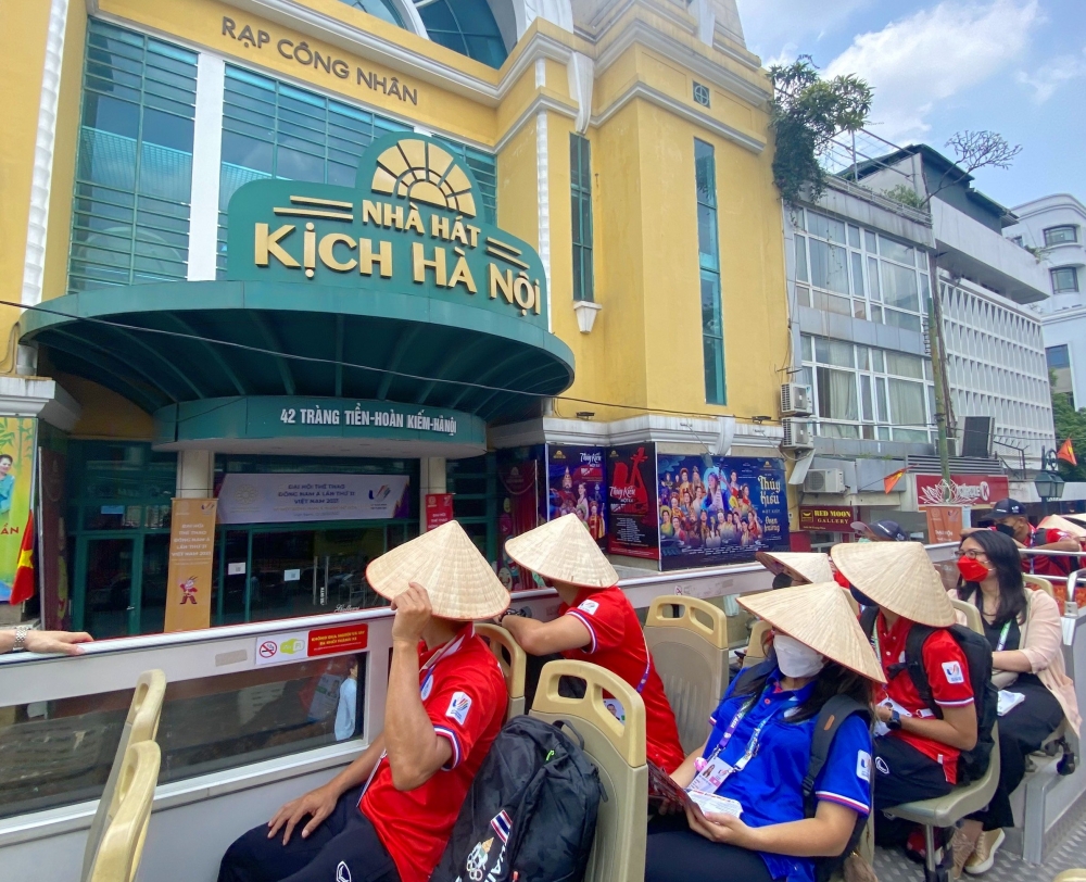 Vận động viên nước ngoài hào hứng khám phá Hà Nội qua những tour du lịch đặc sắc