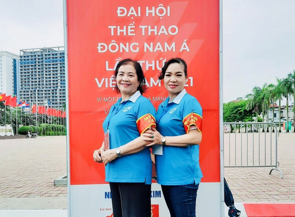 Đội tình nguyện SEA Games 31 phường Liễu Giai tiếp sức ngày thi cuối