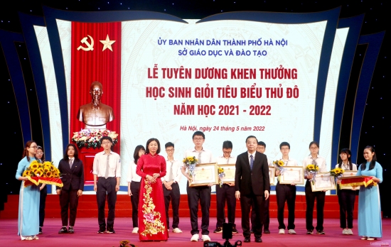 Tuyên dương học sinh giỏi tiêu biểu Thủ đô năm học 2021-2022