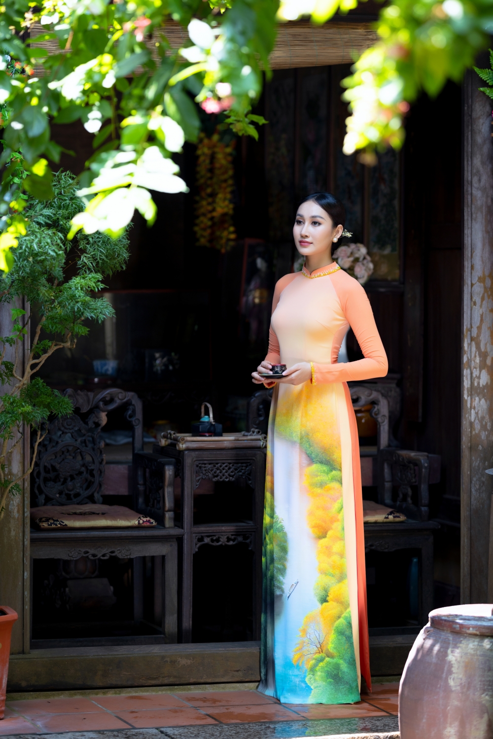 Đoàn Hồng Trang khoe vẻ nền nã, thuần Việt trước thềm cuộc thi Miss Global 2022