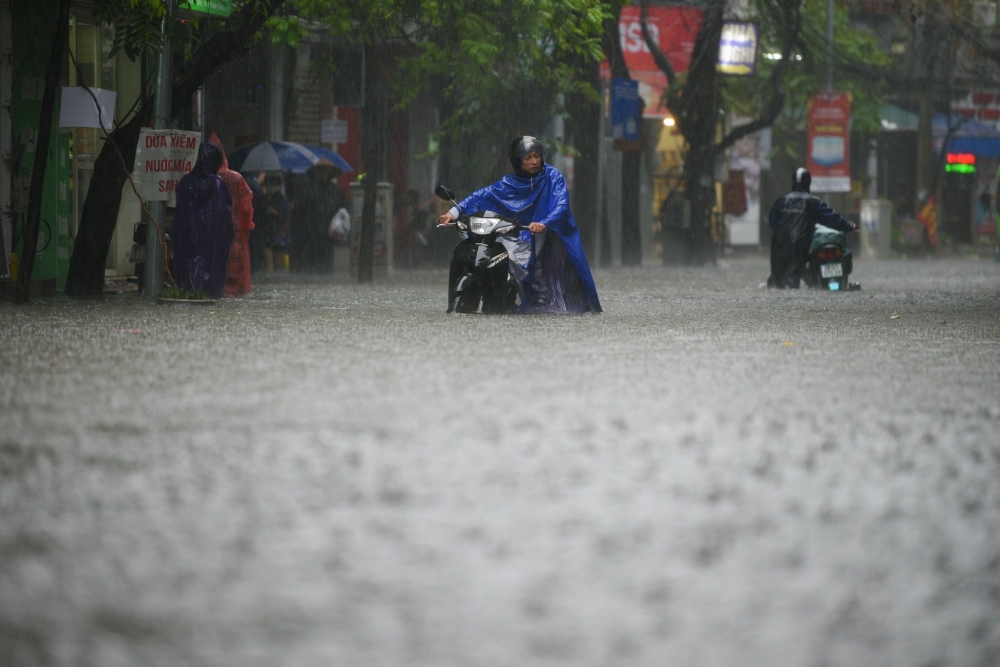Chuyên gia cảnh báo mưa dông tại Hà Nội và khu vực Bắc Bộ những ngày tới