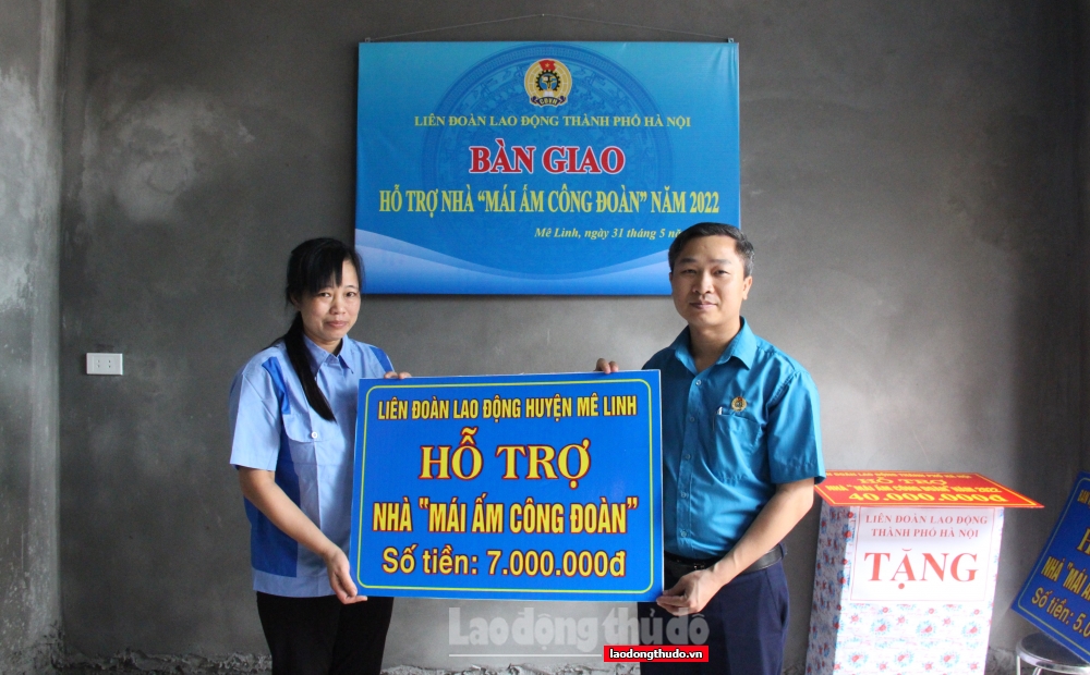 Trao hỗ trợ kinh phí xây dựng nhà “Mái ấm Công đoàn” cho đoàn viên khó khăn huyện Mê Linh
