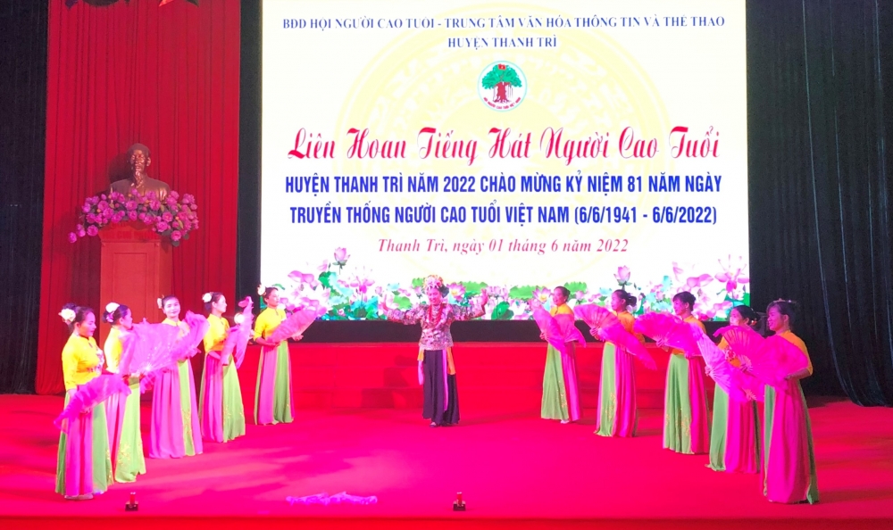 Rộn ràng Liên hoan Tiếng hát người cao tuổi huyện Thanh Trì