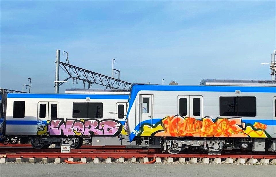 TP.HCM: Xử lý nghiêm việc xịt sơn, vẽ bậy lên toa tàu tuyến metro số 1