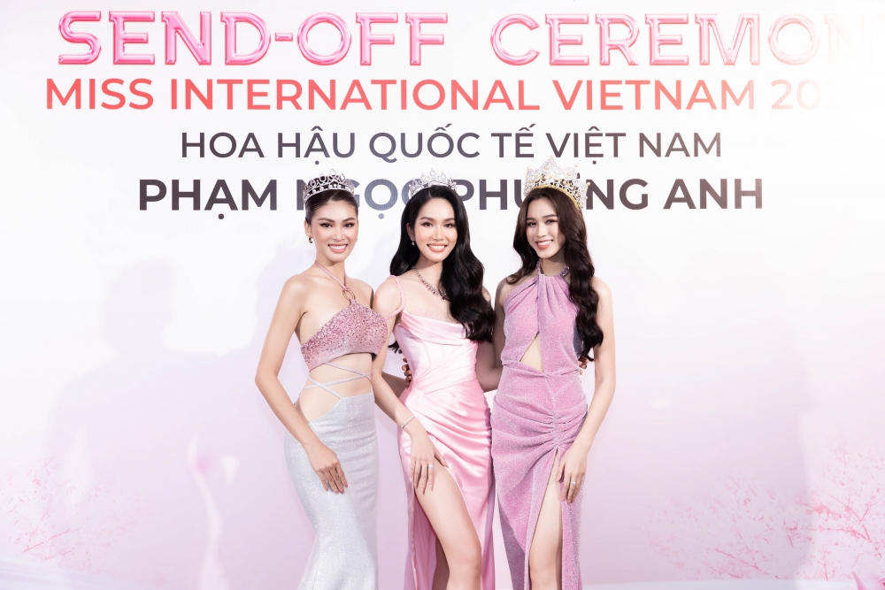 Dàn hậu khoe sắc vóc đầy quyến rũ tại thảm đỏ trao sash Hoa hậu Quốc tế Việt Nam 2022