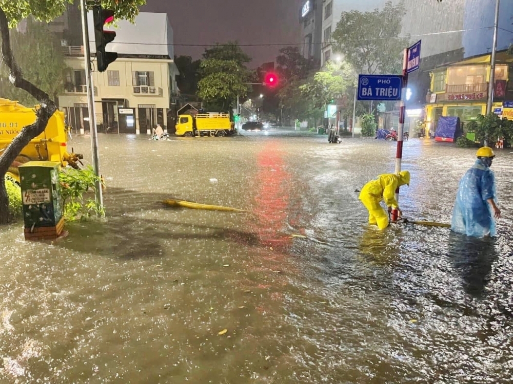 Hà Nội: Đảm bảo an toàn giao thông trong mùa mưa bão
