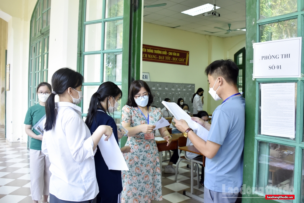 Hà Nội: Thí sinh hồi hộp bước vào thi Ngữ văn