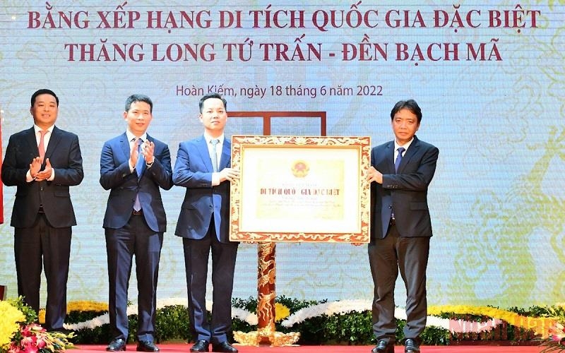 Quận Hoàn Kiếm đón nhận Bằng xếp hạng Di tích quốc gia đặc biệt Thăng Long tứ trấn - Đền Bạch Mã