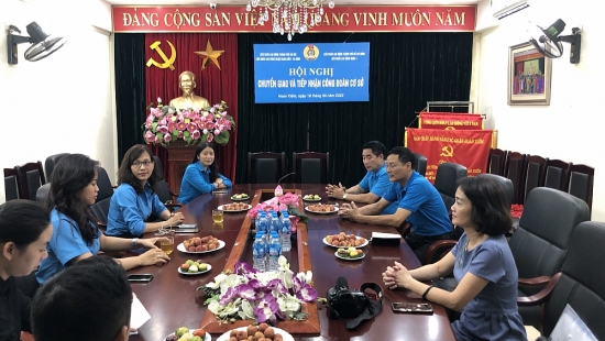 LĐLĐ quận Hoàn Kiếm chuyển giao Công đoàn cơ sở Chi nhánh công ty cổ phần Pizza 4ps