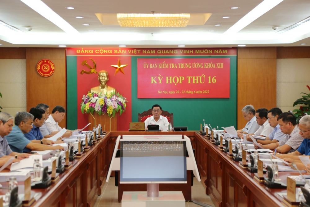 Đề nghị Bộ Chính trị xem xét,  kỷ luật ông Nguyễn  Thành Phong, nguyên Chủ tịch UBND TP. Hồ Chí Minh