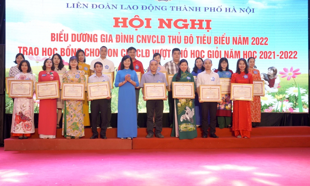 TRỰC TUYẾN: Tưng bừng ngày hội tôn vinh giá trị gia đình trong công nhân, viên chức, lao động Thủ đô