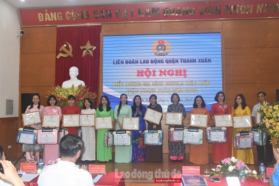 Quận Thanh Xuân: Biểu dương 80 gia đình công nhân, viên chức, lao động tiêu biểu năm 2022
