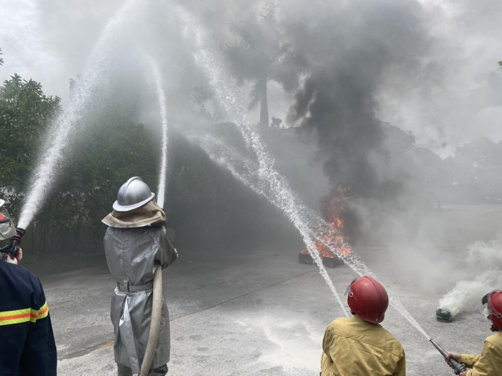 Huấn luyện phòng cháy chữa cháy cho hơn 1.000 công nhân dệt may