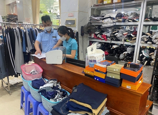 Bán hàng giả nhãn hiệu, một hộ kinh doanh tại Quảng Ninh bị xử phạt 45 triệu đồng